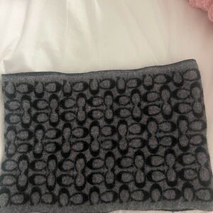 Gray and Black Patterned Scarf